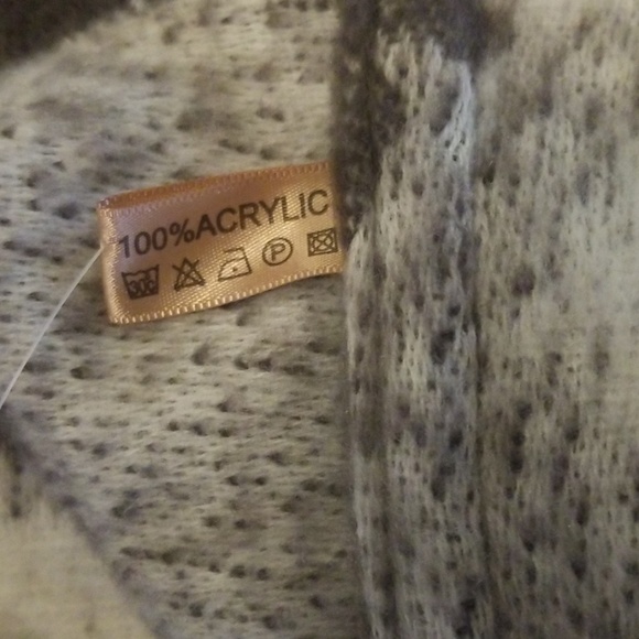 Boutique Poncho - Picture 4 of 8